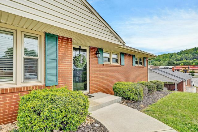 135 CENTER ST, Rocky Mount, VA 24151