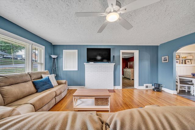 135 CENTER ST, Rocky Mount, VA 24151