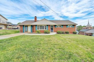 135 CENTER ST, Rocky Mount, VA 24151