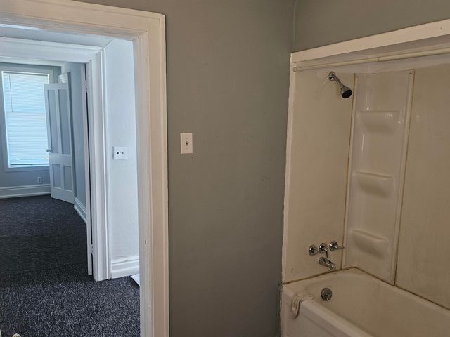211 N Wenona Avenue, Bay City, MI 48706