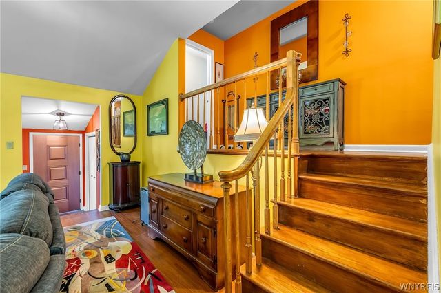 5812 Cloverfield Drive, Boston, NY 14075