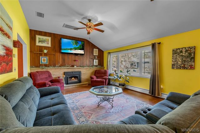 5812 Cloverfield Drive, Boston, NY 14075