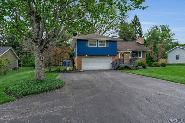 5812 Cloverfield Drive, Boston, NY 14075