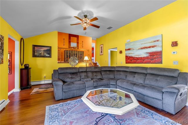 5812 Cloverfield Drive, Boston, NY 14075