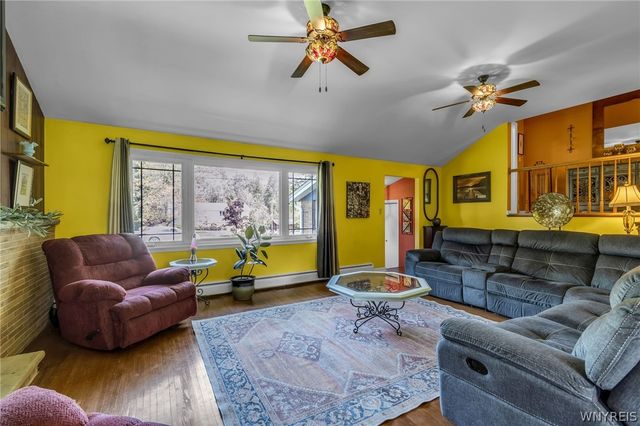 5812 Cloverfield Drive, Boston, NY 14075