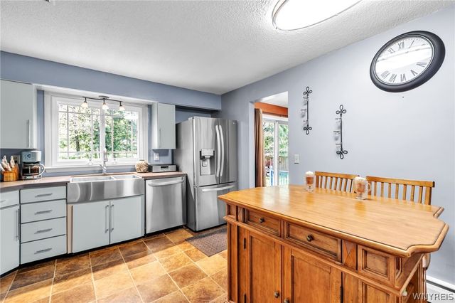 5812 Cloverfield Drive, Boston, NY 14075