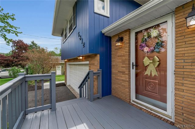 5812 Cloverfield Drive, Boston, NY 14075