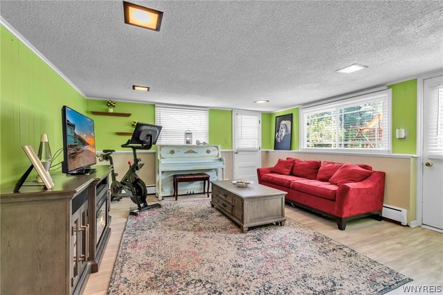 5812 Cloverfield Drive, Boston, NY 14075