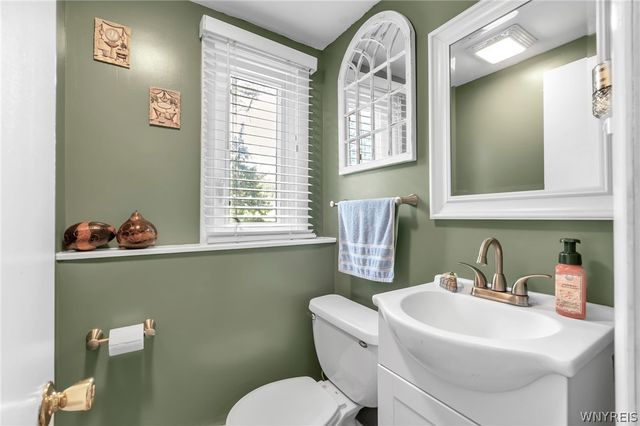 5812 Cloverfield Drive, Boston, NY 14075