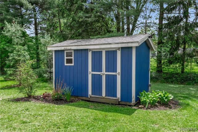 5812 Cloverfield Drive, Boston, NY 14075
