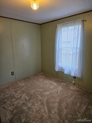 270 Sheridan Avenue, Ontonagon, MI 49953