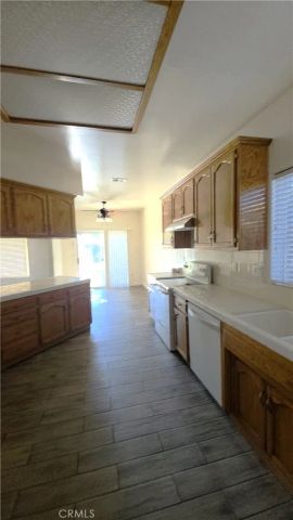 9909 Mona Lisa Ln, Bakersfield, CA 93312