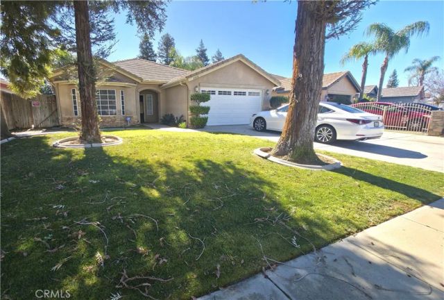 9909 Mona Lisa Ln, Bakersfield, CA 93312