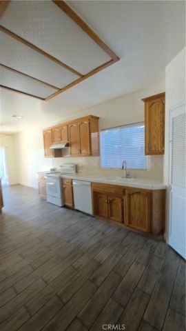 9909 Mona Lisa Ln, Bakersfield, CA 93312