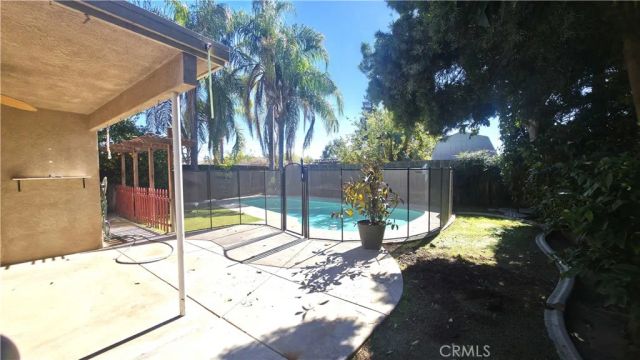 9909 Mona Lisa Ln, Bakersfield, CA 93312