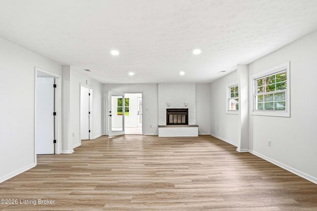6613 Fincastle Trail, Louisville, KY 40272