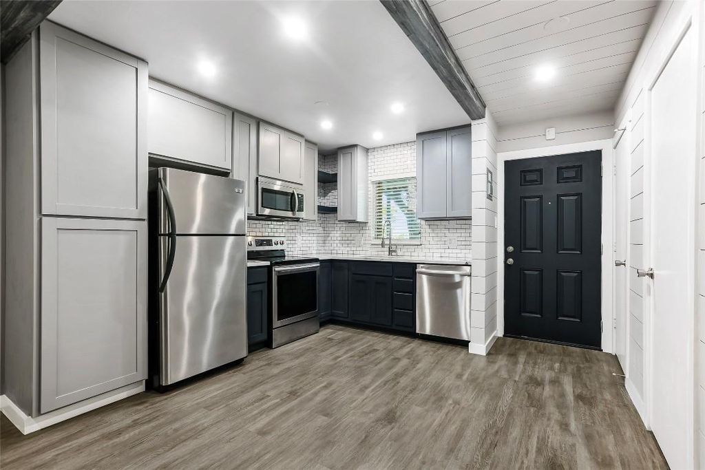 5330 Balcones DR B, Austin, TX 78731