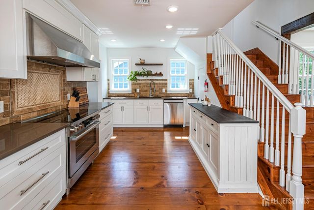 10 Old Nursery Lane, South Brunswick, NJ 08540