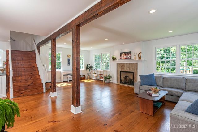 10 Old Nursery Lane, South Brunswick, NJ 08540