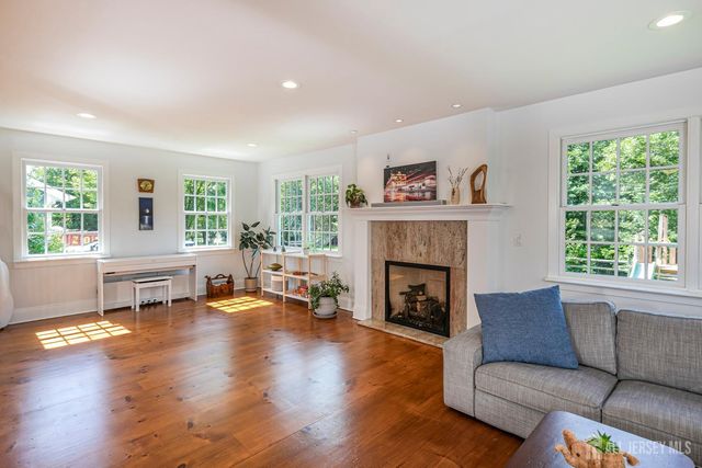 10 Old Nursery Lane, South Brunswick, NJ 08540