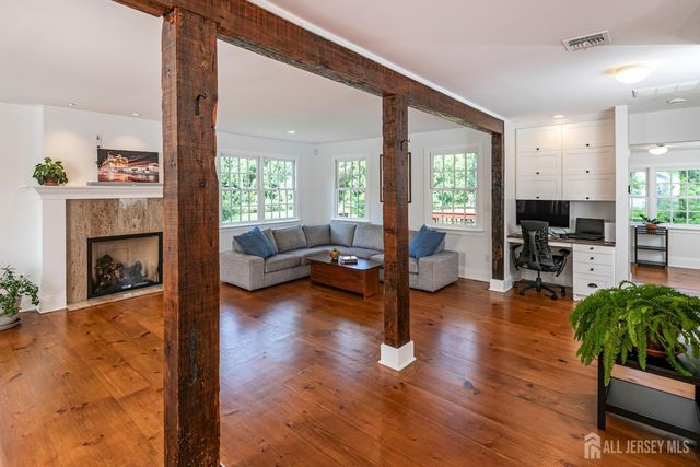 10 Old Nursery Lane, South Brunswick, NJ 08540