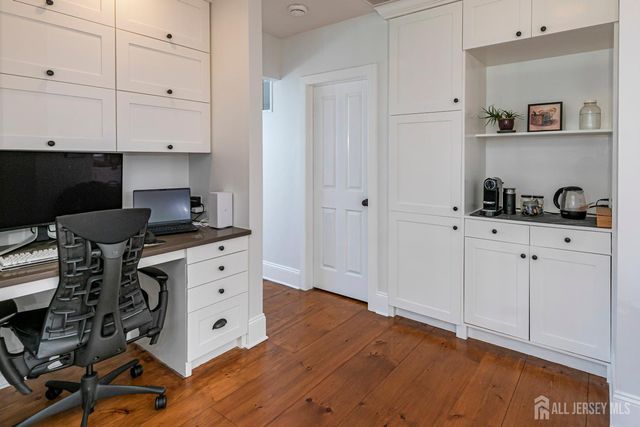 10 Old Nursery Lane, South Brunswick, NJ 08540