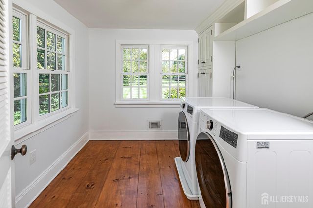 10 Old Nursery Lane, South Brunswick, NJ 08540