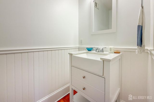 10 Old Nursery Lane, South Brunswick, NJ 08540