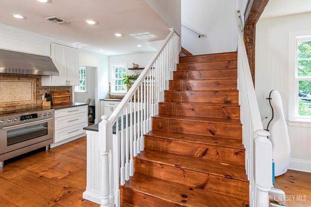 10 Old Nursery Lane, South Brunswick, NJ 08540