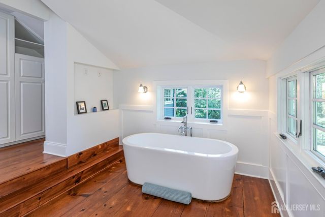 10 Old Nursery Lane, South Brunswick, NJ 08540