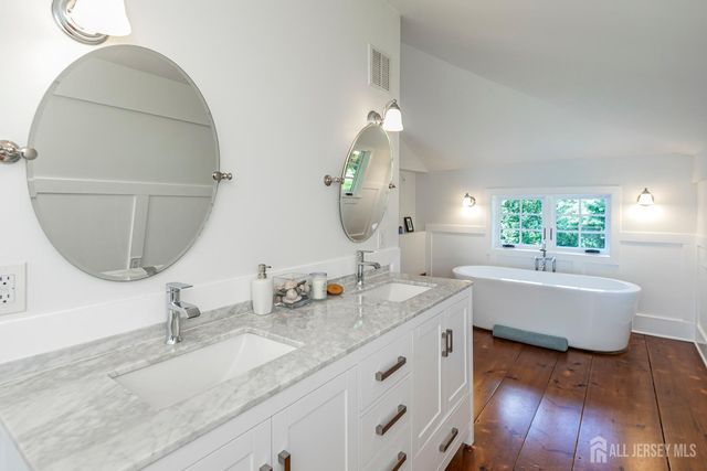 10 Old Nursery Lane, South Brunswick, NJ 08540