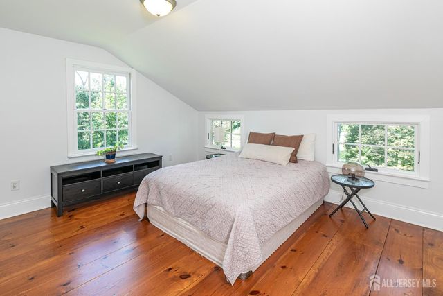10 Old Nursery Lane, South Brunswick, NJ 08540
