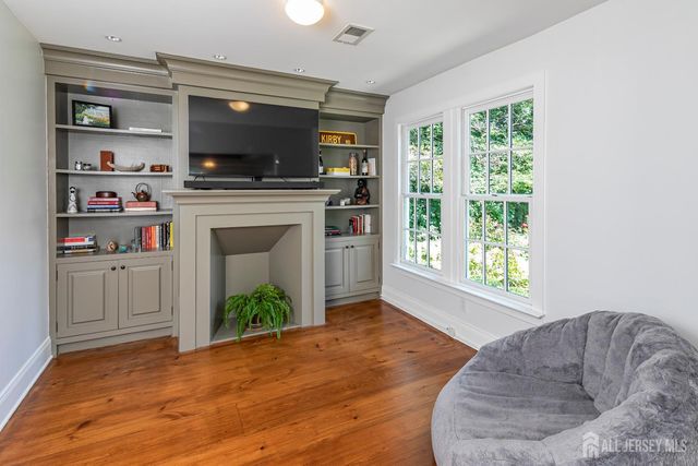 10 Old Nursery Lane, South Brunswick, NJ 08540