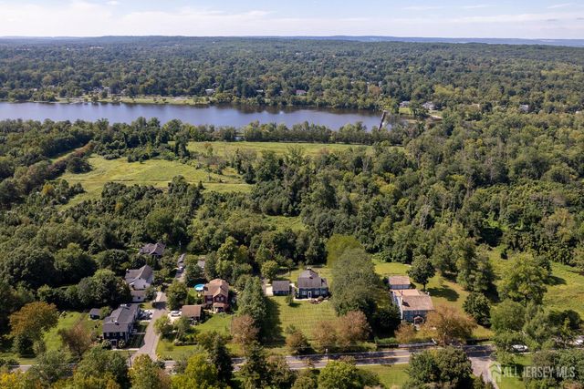 10 Old Nursery Lane, South Brunswick, NJ 08540