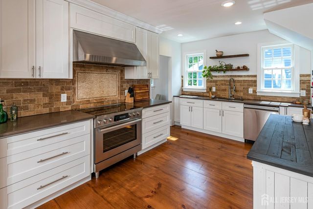 10 Old Nursery Lane, South Brunswick, NJ 08540