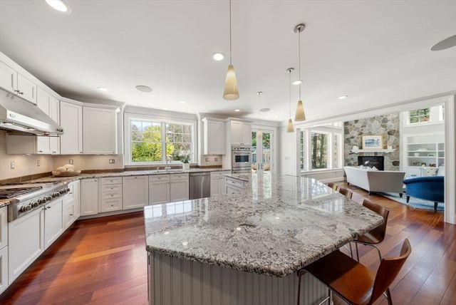 1 Betsy Ln, Dover, MA 02030