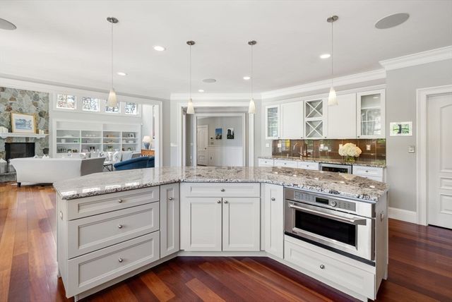 1 Betsy Ln, Dover, MA 02030