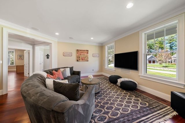 1 Betsy Ln, Dover, MA 02030