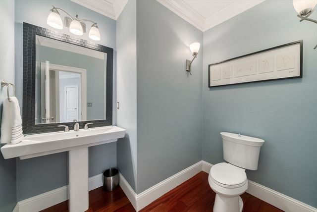 1 Betsy Ln, Dover, MA 02030