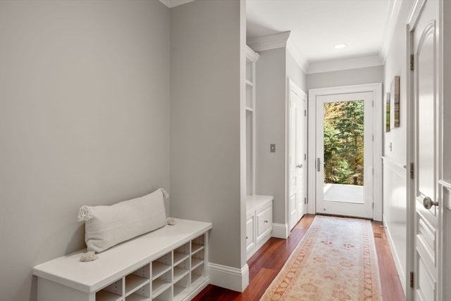 1 Betsy Ln, Dover, MA 02030