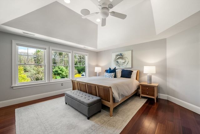 1 Betsy Ln, Dover, MA 02030