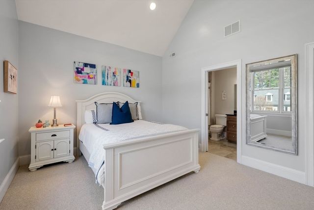 1 Betsy Ln, Dover, MA 02030