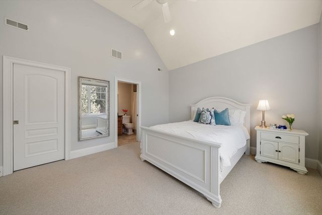 1 Betsy Ln, Dover, MA 02030