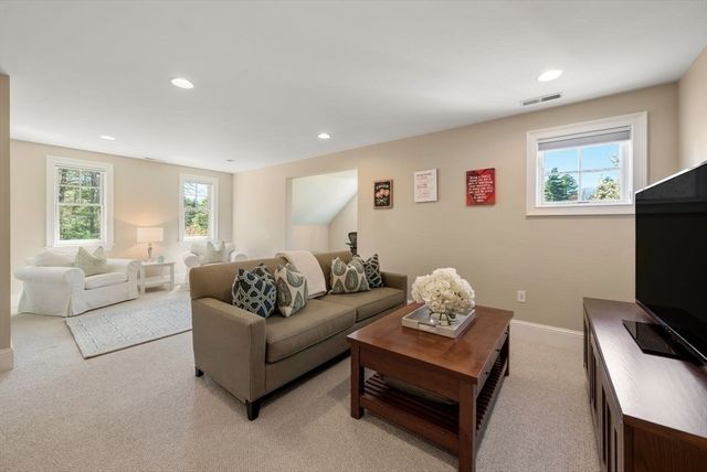 1 Betsy Ln, Dover, MA 02030
