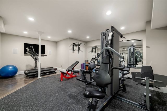 1 Betsy Ln, Dover, MA 02030