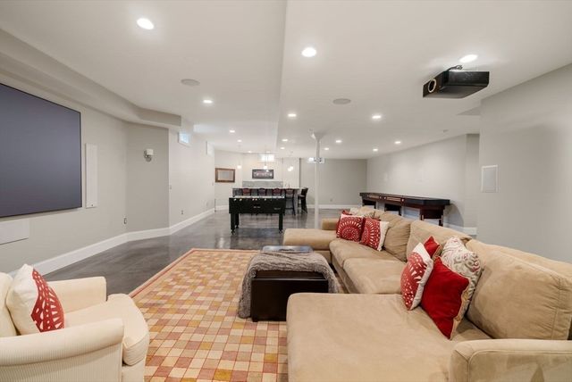 1 Betsy Ln, Dover, MA 02030