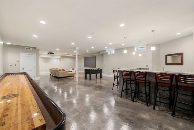 1 Betsy Ln, Dover, MA 02030
