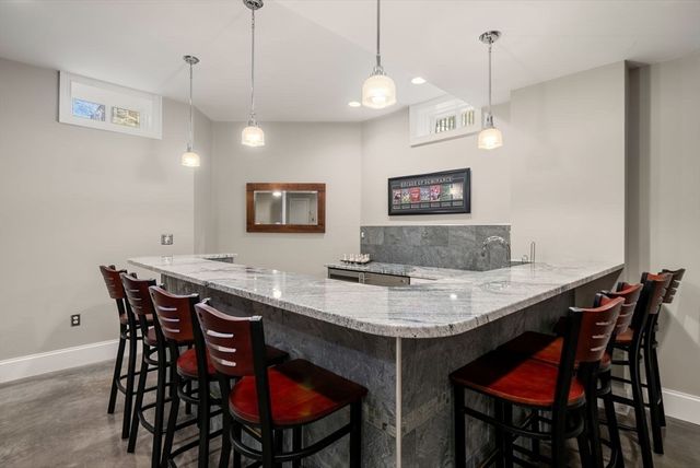 1 Betsy Ln, Dover, MA 02030
