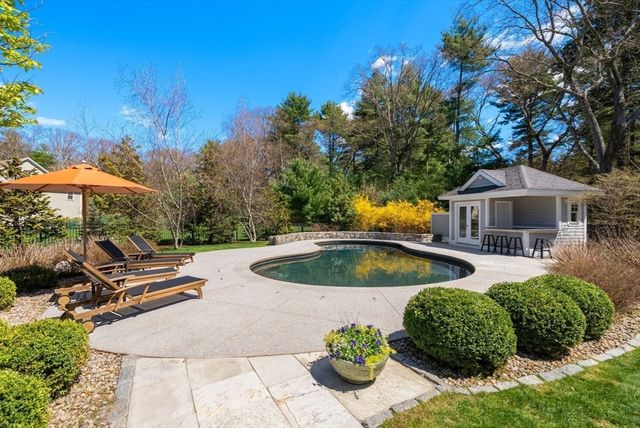 1 Betsy Ln, Dover, MA 02030