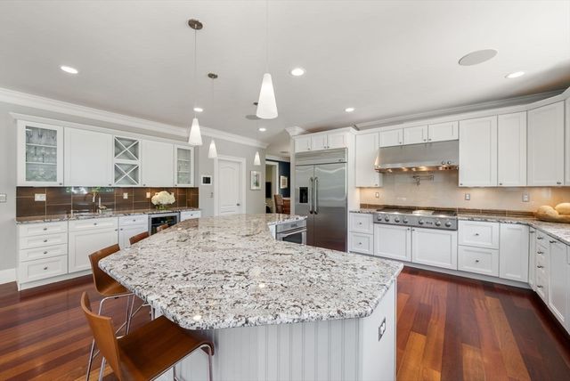 1 Betsy Ln, Dover, MA 02030